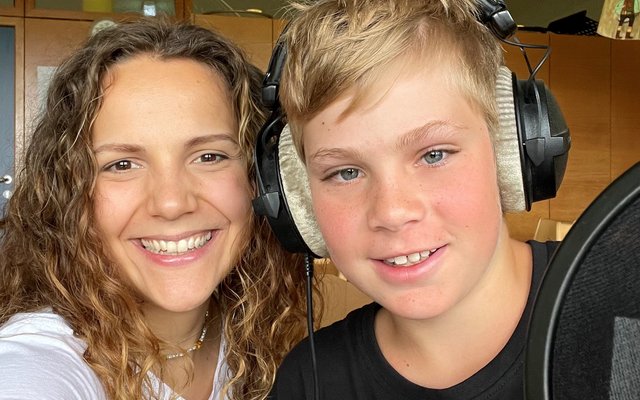 Sandra und Emilio (10) sprechen über Superstärke.